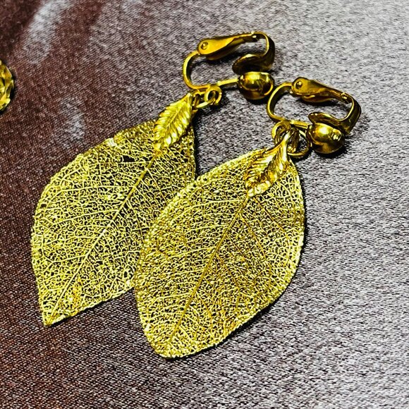 Vintage Avon 14K Gold Filled Real Leaf Necklace and Earrings Jewelry Set - Picture 4 of 8